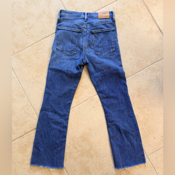 Citizens of Humanity Isola Mid-Rise Cropped Boot Cut Raw Hem Jeans - Picture 6 of 6